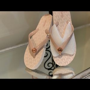 Michael Kors flip flop